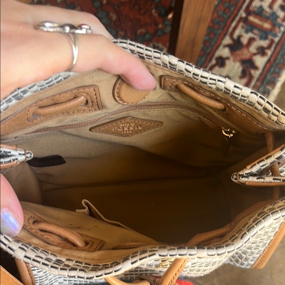 Fossil Black and Tan Shoulder Bag with Classic Leather Accents - Picture 6 of 7